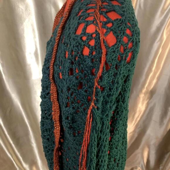 Intricate crochet forest green cardigan. - Picture 6 of 7